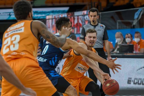 甚至充当插 甚至充当插